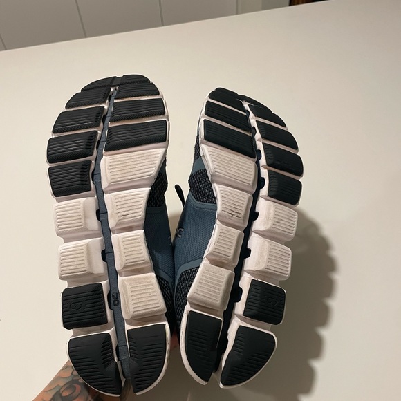 On running - Picture 4 of 7